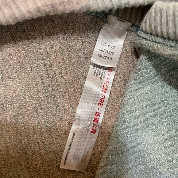 Urban Outfitters stretchy top - Picture 3 of 3